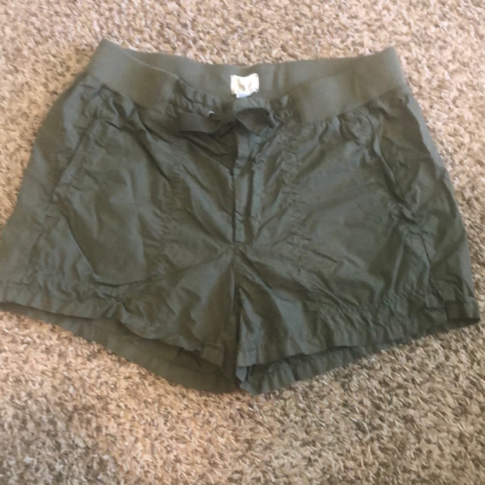 Lou & Grey army green shorts